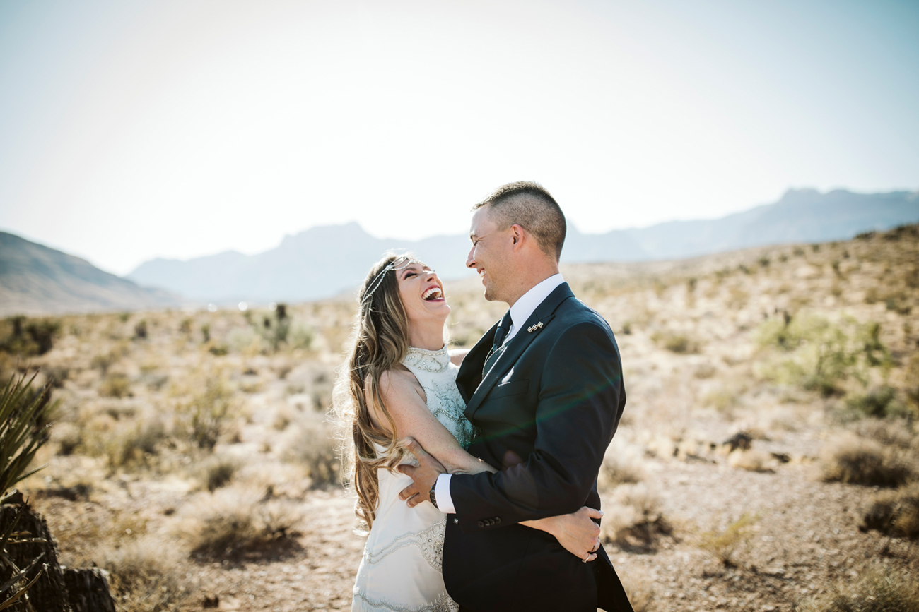 Las Vegas Wedding. Becca Henry Photography . Bride and groom photos at Red Rock Wedding .