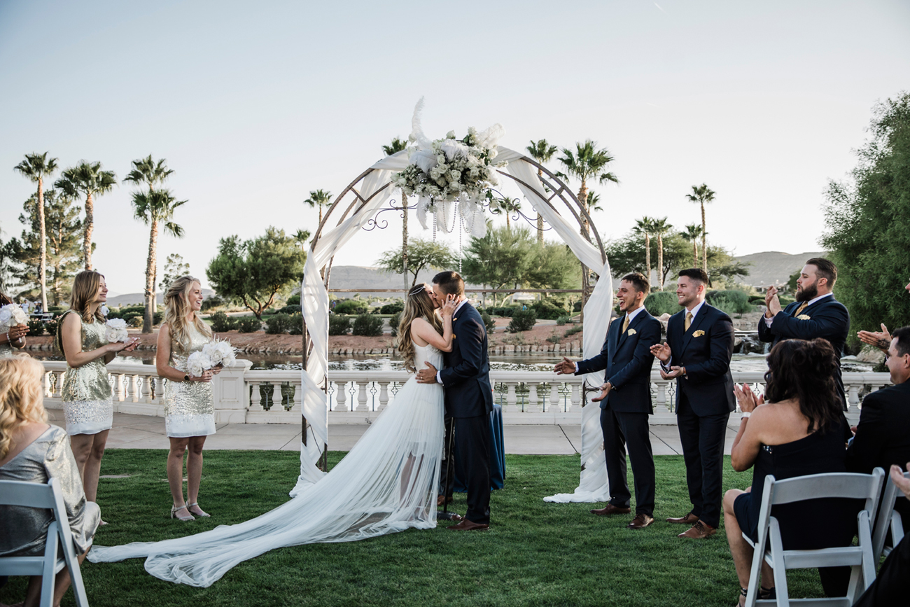Las Vegas Wedding. Red Rock Wedding . Becca Henry Photography . Wedding ceremony at Siena Golf Club.